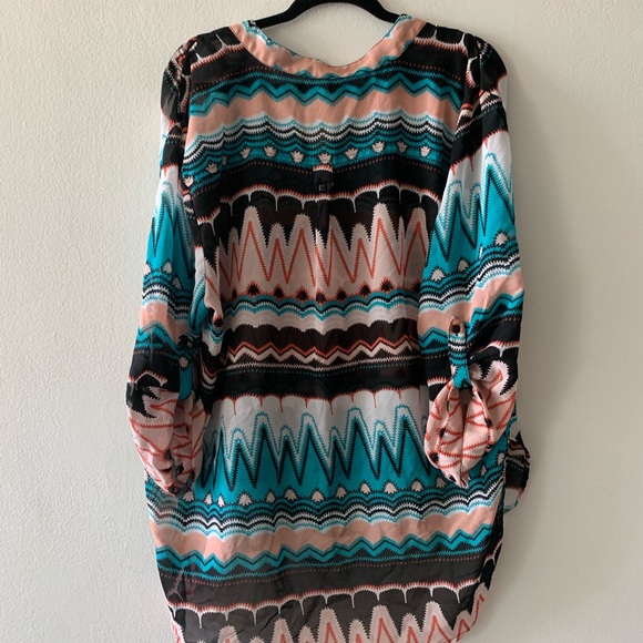 Tribal print Hi low blouse - Picture 2 of 2